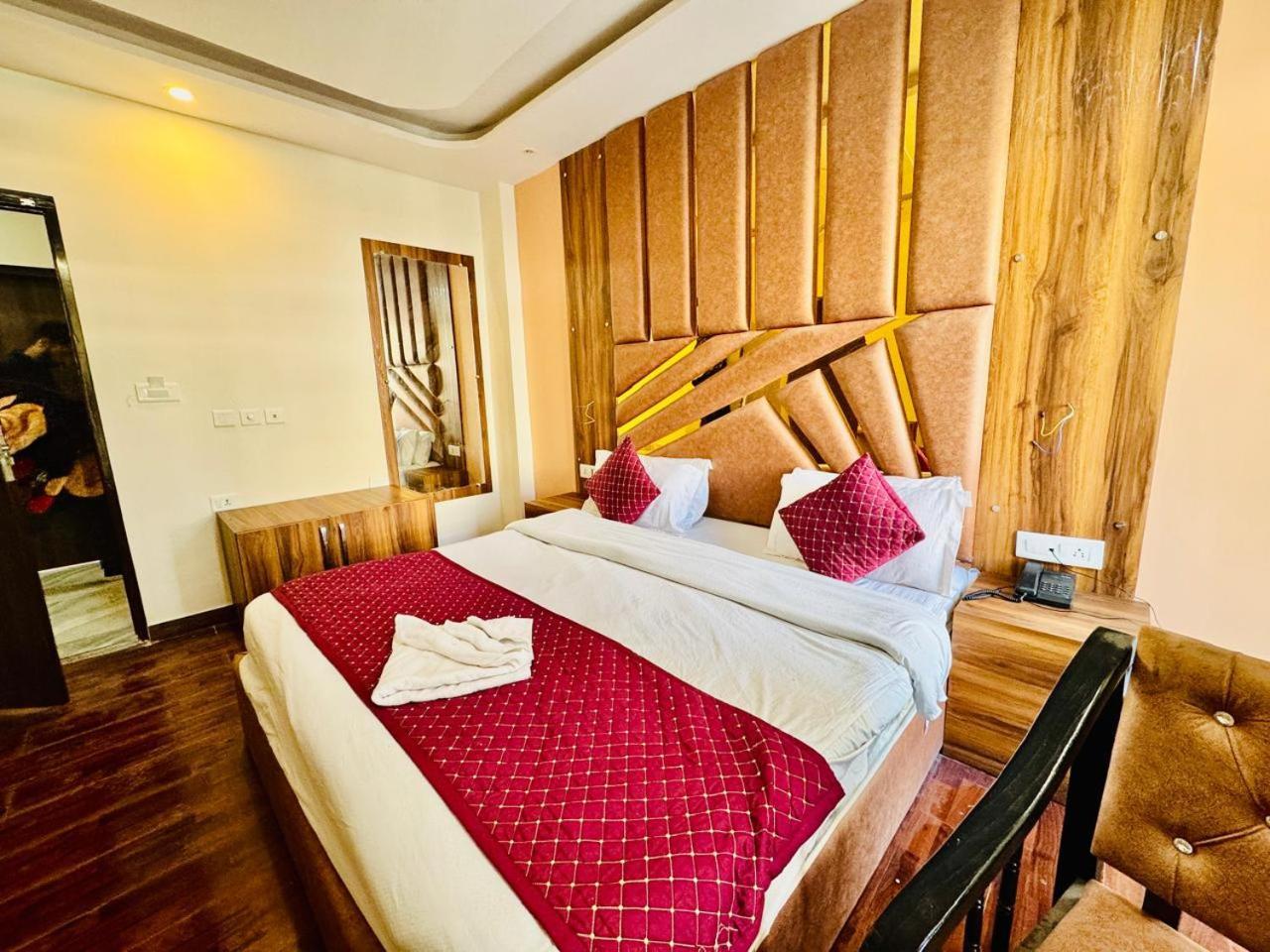 Royal Majestic View Point Lodge Манали Экстерьер фото