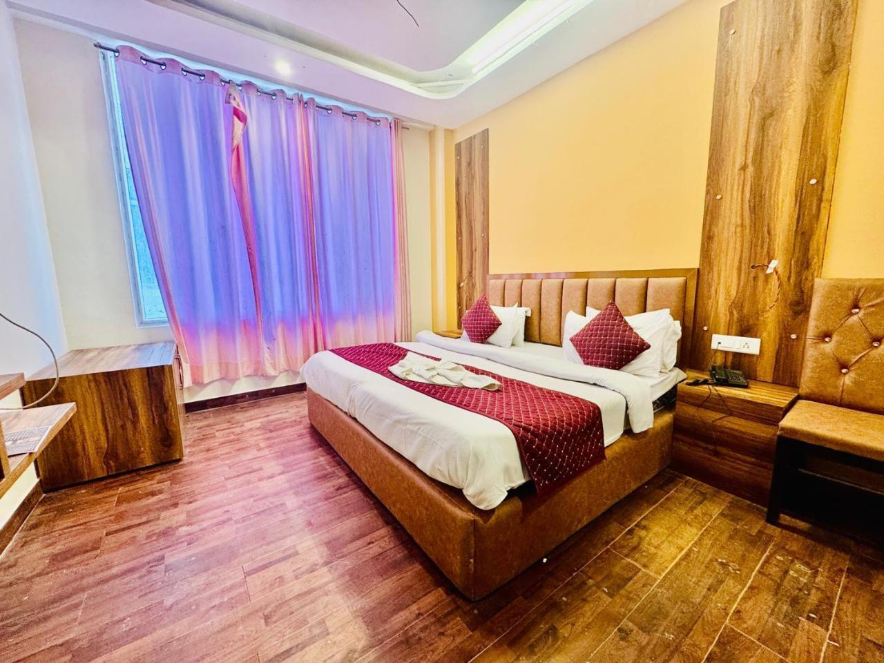 Royal Majestic View Point Lodge Манали Экстерьер фото